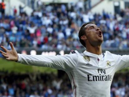 Cristiano celebra su quinto gol al Granada.