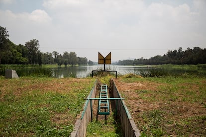 Uno de los extremos de la pista de canotaje, en Xochimilco.