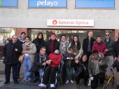 Voluntarios de Pelayo acompa&ntilde;an a personas con discapacidad a una funci&oacute;n de circo, el pasado fin de semana en Madrid.