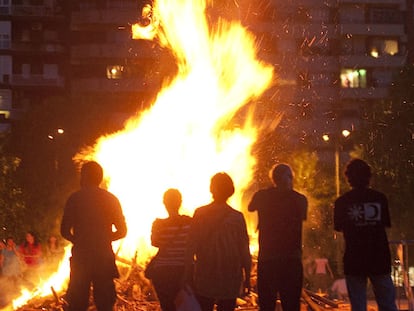 El fuego del solsticio invade el Escorxador