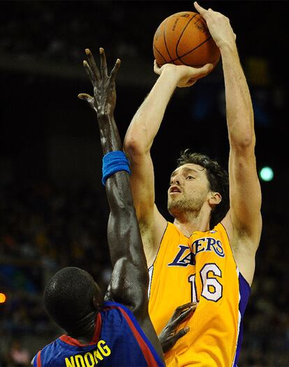 El primer cuarto ha terminado 21-24 para los Lakers.
