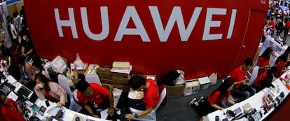 Imagen de un &#039;stand&#039; de Huawei en una feria en Bangkok.