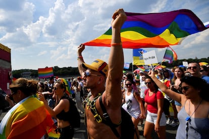 Hungría prohíbe la marcha alternativa al Orgullo