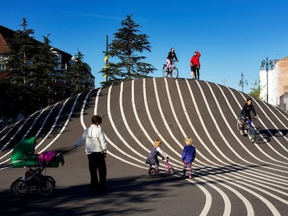 Uno de los espacios del parque Superkilen, en el barrio de N&oslash;rrebro, en Copenhague.