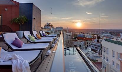 Terraza del hotel Índigo, en Madrid.