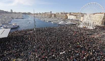 Marcha em Marselha e memória das vítimas do terrorismo.