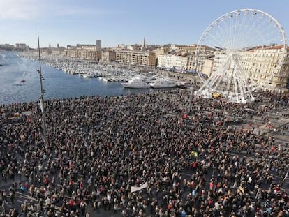 Marcha em Marselha e memória das vítimas do terrorismo.