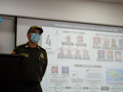 Jorge Luis Vargas de la policía colombiana informa de la participación de colombianos en el magnicidio, en julio de 2021.