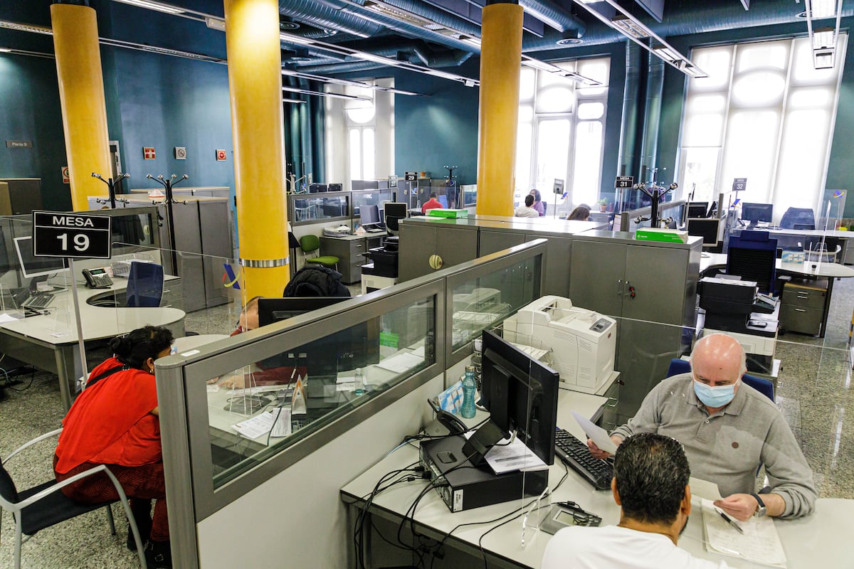 El Gobierno reactivará la próxima semana la subida de sueldo del 2% a los empleados públicos | Economía