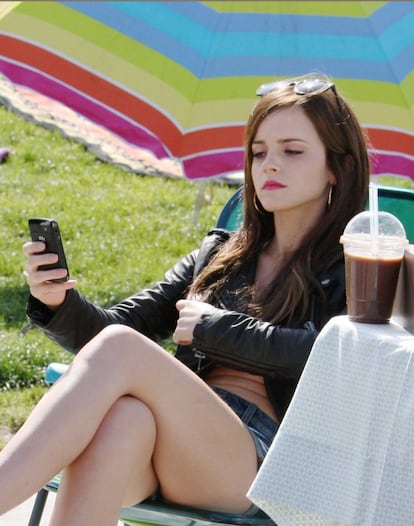 Em 2012 filmou ‘Bling Ring: A Gangue de Hollywood’, com direção de Sofia Coppola. Na foto, Emma Watson durante a filmagem, em abril daquele ano.