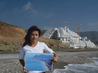 Su lucha logró que el Gobierno y la Junta de Andalucia anunciasen la expropiación del terreno del macrohotel de El Algarrobico, en Carboneras (Almería).