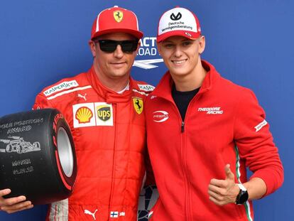 Raikkonen con Mick Schumacher, hijo del mítico piloto.