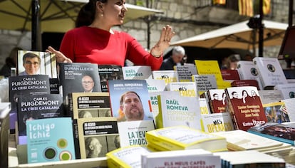 Una parada per Sant Jordi, amb llibres polítics.