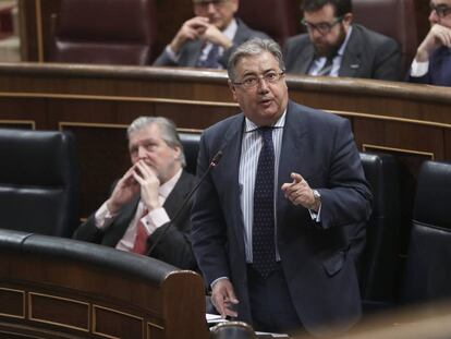 Juan Ignacio Zoido, ministro de Interior, en la sesión de control en el Congreso de este miércoles.
