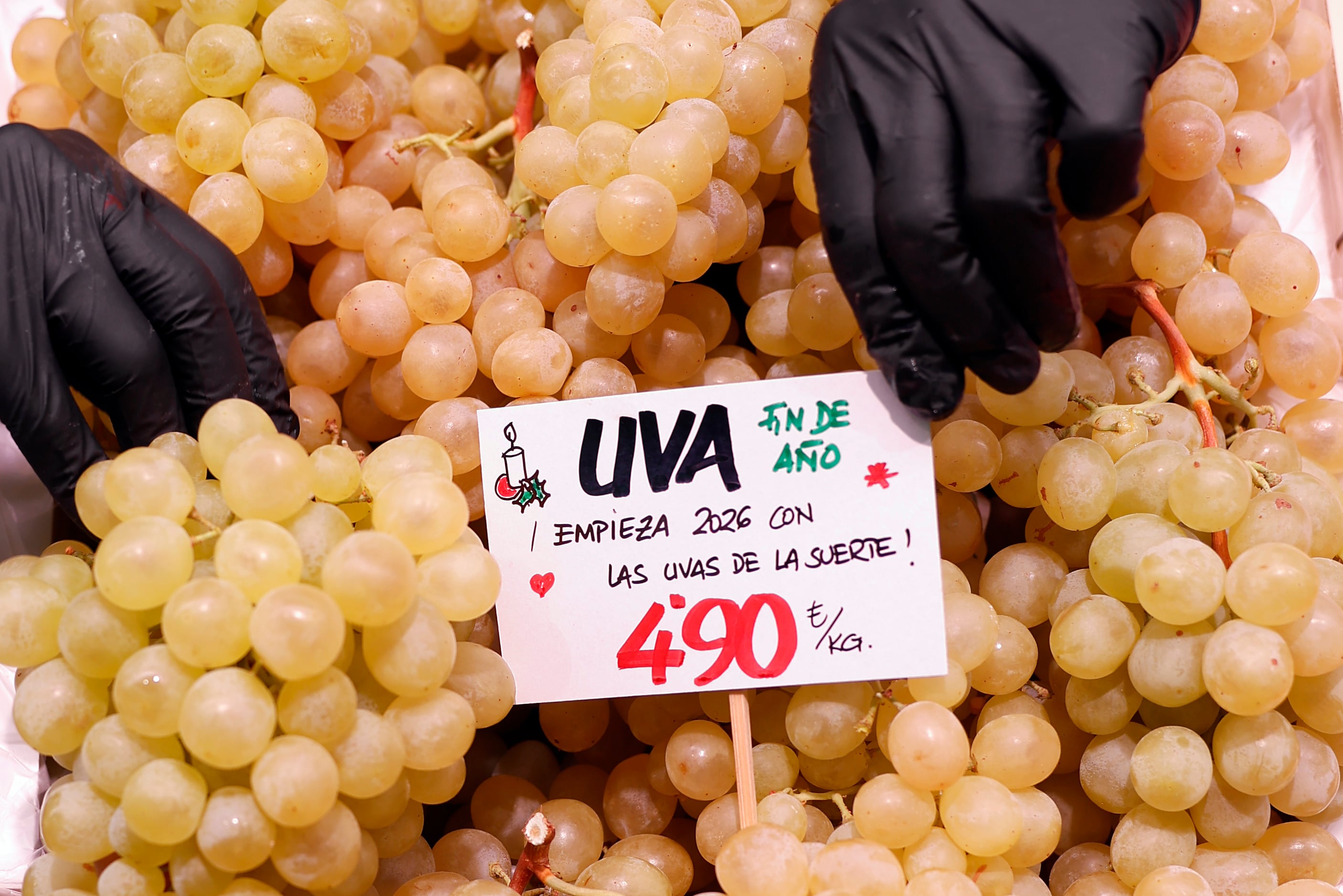 Guerra en Nochevieja por las uvas: la aledo (nacional) lucha contra la sin pepitas (importada)