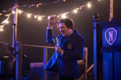 Steve Buscemi es Barry Dort, el nuevo director de Nunca Más en 'Miércoles'.