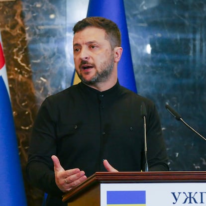 UZHHOROD (Ukraine), 05/09/2025.- Ukrainian President Volodymyr Zelensky addresses a joint press conference with Slovakia's Prime Minister Robert Fico (not pictured) following their meeting in the Transcarpathian city of Uzhhorod, Western Ukraine, 05 September 2025, amid the ongoing Russian invasion. (Rusia, Eslovaquia, Ucrania) EFE/EPA/STRINGER
