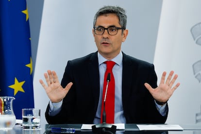 El ministro de la Presidencia, Justicia y Relaciones con las Cortes , Félix Bolaños en rueda de prensa tras la reunión del Consejo de Ministros, este martes. 