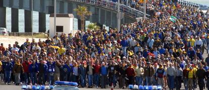 Manifestaci&oacute;n para pedir empleo en C&aacute;diz tras la crisis de Delphi. 