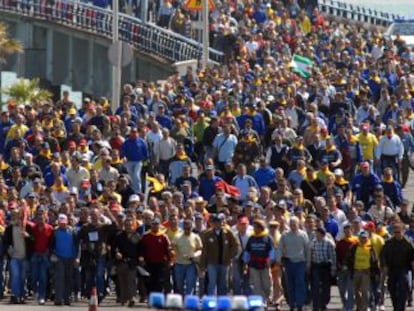 Manifestaci&oacute;n para pedir empleo en C&aacute;diz tras la crisis de Delphi. 