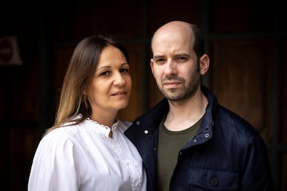 León y Mariana, padres de la niña desaparecida en Albacete que fue encontrada en la provincia de Segovia.