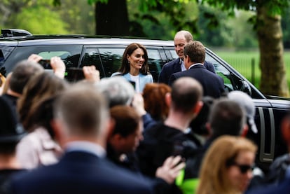 Miembros de la familia real también han querido participar en esta jornada. Los príncipes de Gales han acudido al Big Lunch celebrado en Windsor (las visitas al castillo, ayer y hoy, están cerradas). En esta ocasión, Guillermo de Inglaterra y Kate Middleton han acudido sin sus tres hijos.