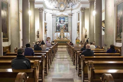 Interior del oratorio Caballero de Gracia, en Madrid, durante una misa en noviembre 2021.