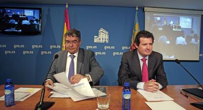 El consejero de Hacienda, Juan Manuel Vela, y el vicepresidente, José Ciscar.