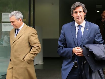 Lorenzo Agust&iacute;, a la salida del juzgado de Paterna, tras declarar sobre el contrato del auditorio.