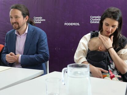 Pablo Iglesias e Irene Montero, con su hija Aitana, en el Consejo Ciudadano Estatal de Unidas Podemos.