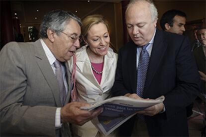 Mohamed Benaissa, Benita Ferrero y Miguel Ángel Moratinos, ayer en Xàbia.