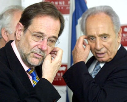 Javier Solana (izquierda) y Simon Peres, ayer en una rueda de prensa conjunta en Jerusalén.