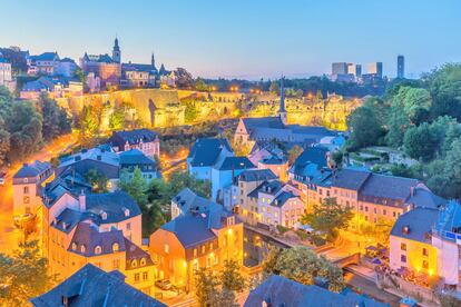 La mayor parte de los turistas que llegan a Luxemburgo lo hacen por casualidad, aunque, según Rumbo, suelen repeti, entre otras cosas, por la belleza de casco viejo, declarado Patrimonio de la Humanidad.