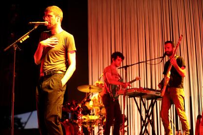 La banda catalana Manel en el concierto durante el festival Abre Madrid, en el Ifema.