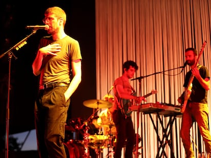 La banda catalana Manel en el concierto durante el festival Abre Madrid, en el Ifema.