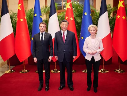 De izquierda a derecha, Emmanuel Macron, Xi Jinping y Ursula Von der Leyen, el pasado 6 de abril en Pekín.