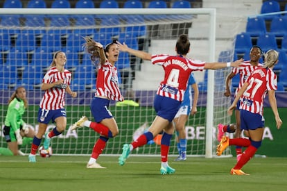 La centrocampista del Atlético de Madrid Sonia Majarín celebra el primer gol ante el Alhama, este martes en el estadio de Butarque (Leganés).