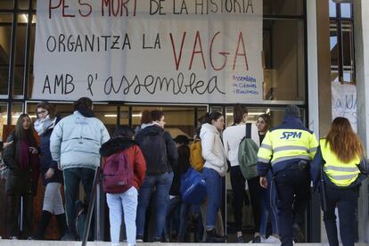 Ambiente en la Universidad Autónoma de Barcelona en su primer día huelga.