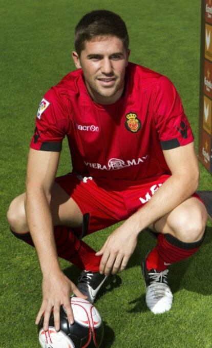 Fontàs posa en su presentación con el Mallorca.