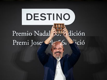 César Pérez Gellida ganador del premio Nadal con la novela ‘Bajo tierra seca’ en el Hotel Palace de Barcelona.