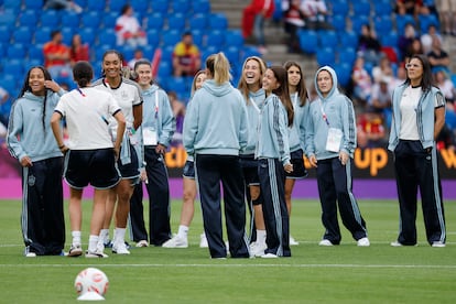Las jugadoras españolas, en el estadio St. Jakob Park de Basilea (Suiza), este domingo.