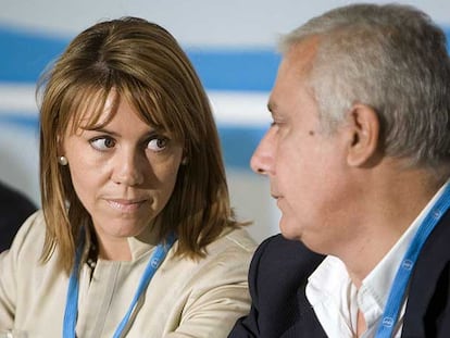 María Dolores de Cospedal y Javier Arenas, ayer Vitoria.