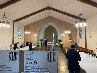 La iglesia de Súria (Barcelona), habilitada como centro de votación para las elecciones catalanas del 14-F.