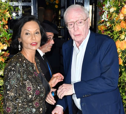 El actor Michael Caine con su esposa Shakira en un evento en Londres en mayo de 2019.