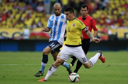 James, ante Mascherano.