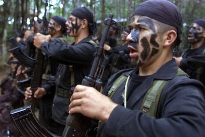 Paramilitaries train in Antioquia in northern Colombia.