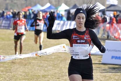 Iris Fuentes-Pila entra vencedora en el Cross Internacional de Valladolid.