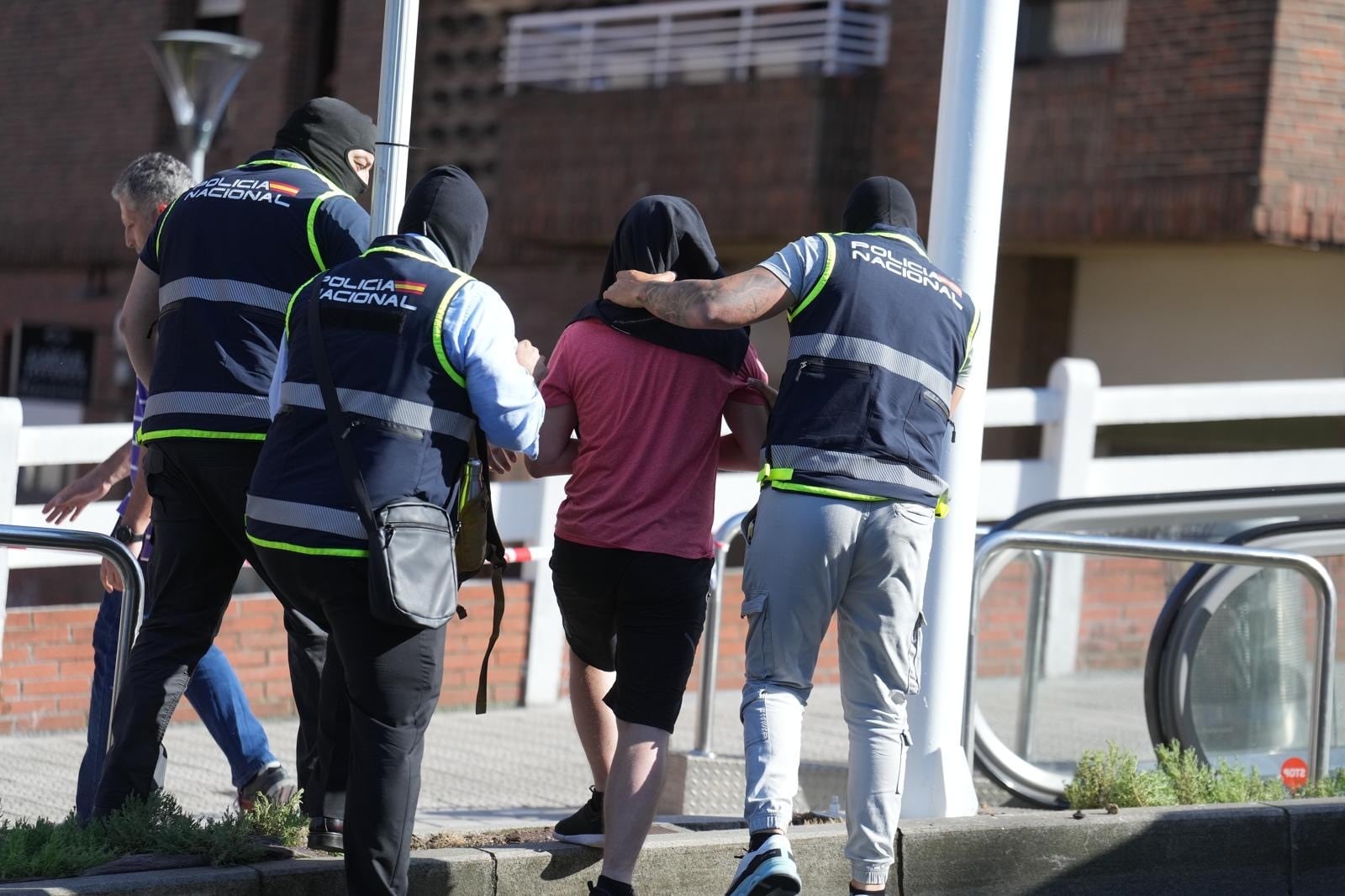 Dos detenidos en Bizkaia por su relación con Hezbolá