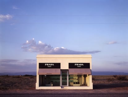 Prada Marfa, la no-tienda de Prada en medio del desierto de Chihuahua, en el oeste de Texas.