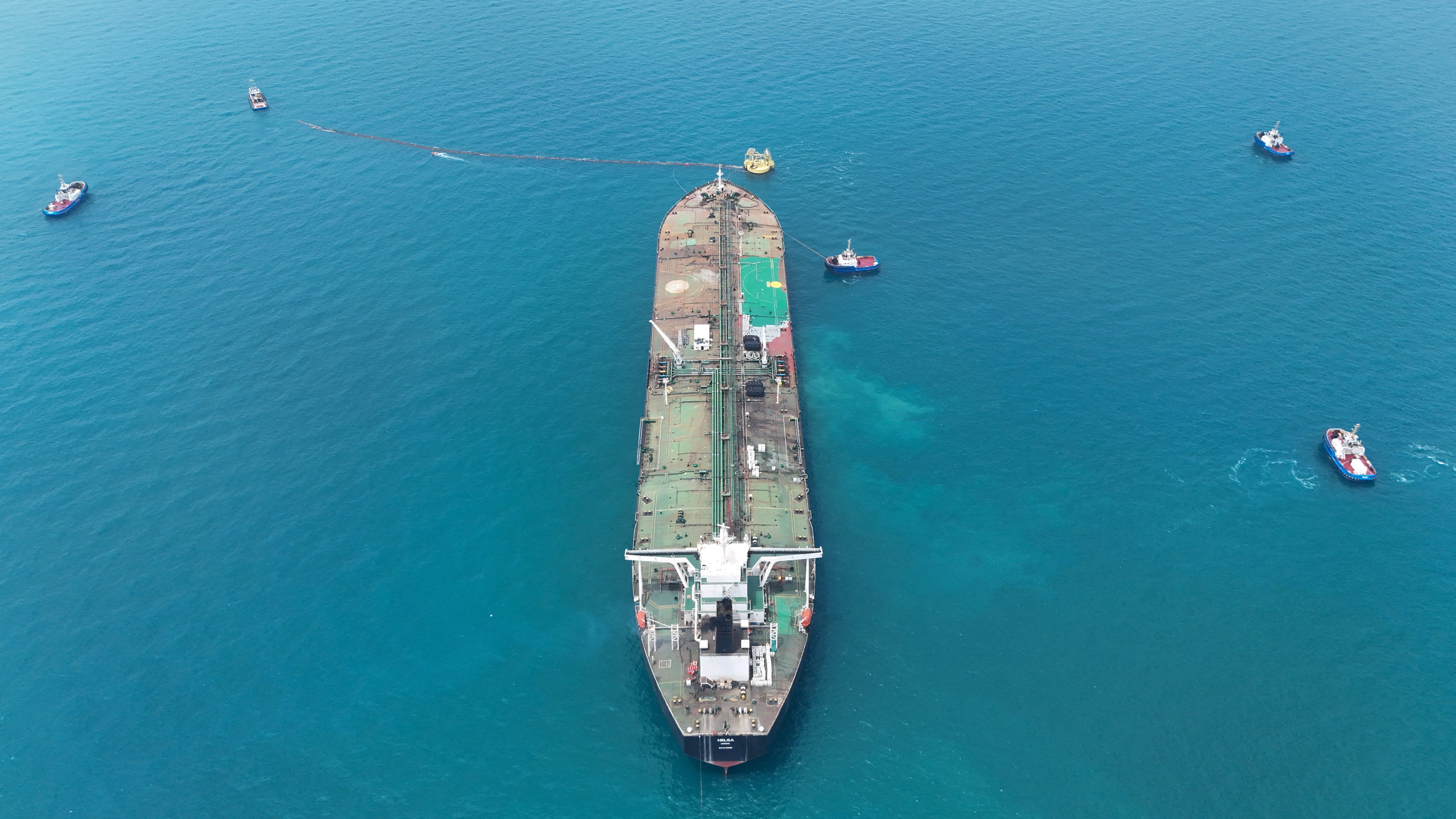 El petróleo toca los 100 dólares por barril por el recrudecimiento de la guerra en Oriente Próximo